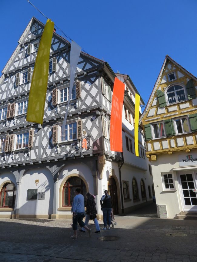 2019年5月13日(月)Schorndorf ショルンドルフという街に足を運んでみました。Mainz マインツ駅から約2時間ぐらいです。この街には私達の大好きな木組みの建物がたくさんあります。<br />オーバーマルクトから見る木組みの建物は最高です。角度によって、教会も見えます。とにかく、お天気が良かったので、街並みを散策するには最高でした♪<br />