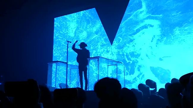 フランス出身のDJ,MADEONのライブに参戦してきました。<br />私にとっては2015年のSONIC MANIA以来のライブです。<br />youtubeで偶然見つけた「pop culture」という39曲マッシュアップした作品を聞いて、一気にファンになりました。<br />今回は2019年11月に発表された新アルバム「good faith」を引っさげてのツアーです。