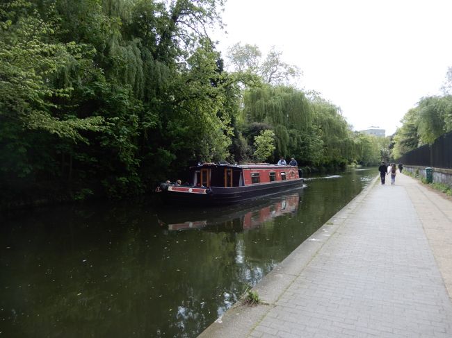 The Harry Potter Shop at Platform 9 3/4 がある King&#39;s Cross駅から 小運河 Regent&#39;s Canal を歩いて、途中のある有名な観光名所のCamden Marketや、ロンドン動物園を見ながら Little Veniceまで歩いた。もう少し頑張れば、パディントンベアShopがあるパディントン駅まで行けた。駅やマーケット付近を除けば、人通りも少なく散策するには持って来いの場所だった