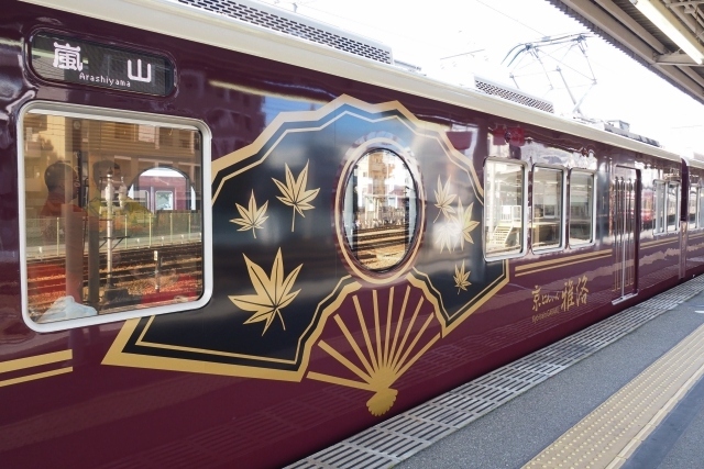 ■京とれいん雅洛<br />https://www.hankyu.co.jp/area_info/kyotrain-garaku/<br /><br />■宝厳院<br />http://www.hogonin.jp/<br /><br />■弘源寺<br />http://kogenji.jp/<br /><br />■パンとエスプレッソと嵐山庭園<br />https://tabelog.com/kyoto/A2601/A260403/26032681/<br /><br />■車折神社<br />http://www.kurumazakijinja.or.jp/<br /><br />■仁和寺<br />http://www.ninnaji.jp/<br /><br />■御多福珈琲<br />https://tabelog.com/kyoto/A2601/A260201/26004565/