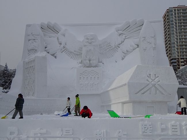 去年の北海道スキーが楽しかったので、今年も計画しました。<br />友人との二人旅です。<br />キロロでスキー、小樽と余市で観光、さらにルスツでスキー、最後に「札幌雪まつり」という個人旅行ならではの贅沢な旅です。<br />大通公園に面したホテルにしたので、朝から雪まつりを堪能します。<br />札幌の友人と久しぶりに会いました。<br />夕方の便でセントレアに戻ります。<br /><br />★2020 冬の北海道<br />1.31 セントレア～キロロ<br />2.1  キロロでスキー<br />2.2　キロロでスキー その２<br />2.3　小樽と余市と毛ガニ<br />2.4　ルスツでスキー<br />2.5　ルスツでスキー その２<br />2.6　札幌雪まつり→セントレア