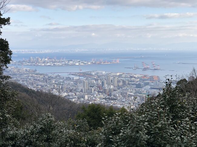 2020年お正月、1泊2日ののんびり関西旅です。<br />今回はANAクラウンプラザ神戸、クラブラウンジ付きプランで滞在。<br />隣接の布引ハーブ園ロープウェイを訪れました。