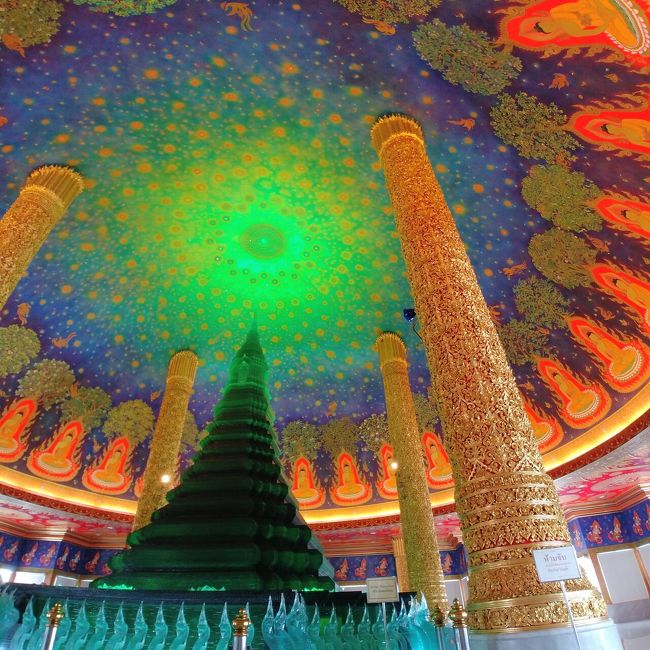 春節の連休を利用して、タイひとり旅に行ってきました。初めてのタイ訪問です。<br /><br />3泊5日で主にバンコク(少しアユタヤ)を観光。遠い場所は半日•一日ツアーを利用し、自分で行けそうな所は自力でまわることにして、短い日程でも効率良くタイを満喫することを目指しました!<br /><br />旅行記は全部で6つの予定です^^<br />Part1: 出発~ホテル、ナイトマーケット<br />Part2: ピンクのガネーシャ、ワットパクナム<br />Part3: 三大寺院<br />Part4: メークローン市場、水上マーケット<br />Part5: アユタヤ<br />Part6: エラワン美術館、帰国