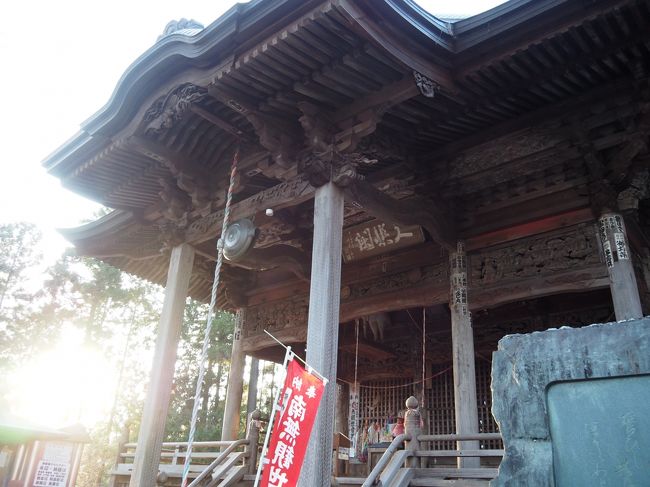 都幾山 慈光寺 (じこうじ)<br /><br />埼玉県比企郡ときがわ町大字西平386<br />2020.1.11<br /><br />1300年の歴史を誇る古刹<br /><br />国宝 鎌倉時代初期の一品法華経<br />などなど・・<br /><br />重要文化財の宝庫のお寺さんです。<br /><br />なのに!<br />入口に入ったのが受付閉門ぎりぎりの4時5分前!!<br /><br />地元なら無理しても廻れたのでしょうが<br />本堂・観音堂を御参りするのが やっとでした。<br /><br />次回は 一番最初に予定に入れたいと思います。<br /><br />鎌倉時代<br />源頼朝の戦勝祈願した寺院<br />寄進があり、大規模に栄えた。<br /><br />坂東三十三観音の第9番札所<br /><br />今回は観音さまのみのお詣りでした