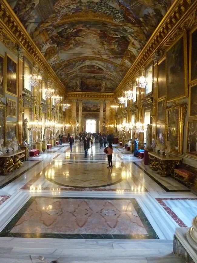 イタリア縦断は、7年振り3回目の旅行です。添乗員同行のパックツアーですがフリータイムが多く、ホテルが観光地に近いことから、今回のツアーを選びました。そして、イタリアは何回行っても感動があるとつくづく思いました。<br />※ 出発日の両替レートは、1ユーロ約125円でした。