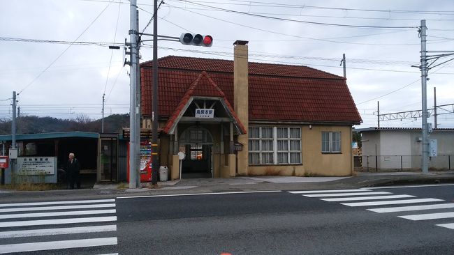 JRの青春18切符と近江鉄道・山陽電鉄の1日フリーパスを使って、6泊7日の旅をしてきました。<br /><br />　近江八幡に2泊、姫路に3泊、掛川に1泊の行程を組みました。<br />　<br />　今回の旅行記は、近江鉄道「年末年始お出かけ切符」を利用、前旅行記「新八日市駅・八日市駅」の続きです。<br />　鳥居本駅のレトロな駅舎と中山道の宿の街並をお伝えしたいと思います。