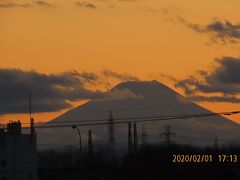 夕焼け富士を眺める