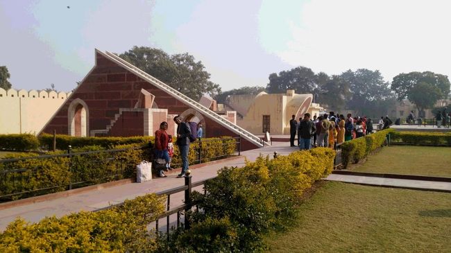 ○○ピクスツアー参加 弾丸インドの旅<br />インドって興味あるけど、ちょっと・・・って思ってる人多いと思います。<br />私もそうでした。<br />そこで、ちょこっとインドに触れてみるにはちょうどいいツアーを見つけたので友達誘って行っちゃいました!<br />1日目成田~デリー<br />2日目デリー観光~ジャイプール<br />3日目ジャイプール観光~アグラ<br />4日目アグラ観光~デリー 出国<br />5日目~成田