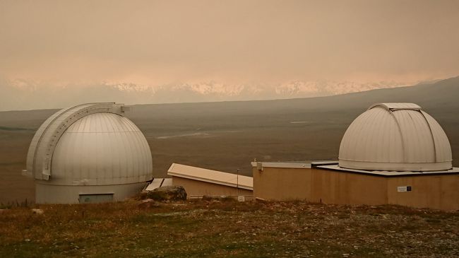 2020年をテカポで迎えました。1月1日、今日はマウントジョンに登ったあと、テカポ・スプリングスでゆっくりする予定です。<br />夜は昨日ハイキングで行ったコーワンズヒルにあるコーワン天文台で星空観察ですが、朝起きると天気がいまいち・・・