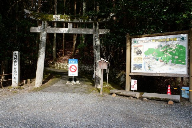 　富山・金沢・福井～岡山・広島の夜行バス「百万石ドリーム広島号」が12月より開始になり、座席数限定ながらキャンペーン価格で片道5000円との事でした。そもそもネーミングが、富山、福井、岡山から見たら微妙ですよね。どれだけ需要があるのかなと思ってしまうほどマイナーなルートですが、面白そうなので乗ってみる事に。さすがに5000円のキャンペーン価格は人気があって、前回の四国号ほどまではいかないもののやはりチケット争奪戦で、現地二日間と思っていたのですが、ようやく取れたのが木曜夜福井発、日曜夜広島発でした。どうせ均一料金なら遠い場所に行った方が得だし、岡山と広島県東部（福山・尾道）は一昨年行っていて、広島市周辺はしばらく行っていないので、行先は広島に決定です。 <br /><br />　うさぎ島（大久野島）も行きたかったのですが今回は割愛、広島市周辺で固めました。初日は宮島、二日目は吉田郡山城と縮景園・広島城（毛利家と広島の歴史）、三日目は平和記念資料館と呉の自衛隊と海軍関係の博物館（戦争と平和）といった感じの旅で、合間を縫ってアストラムライン、広島電鉄、スカイレールと完乗し、広島県内の鉄道路線は完乗です。中国地方で残すは山口県の錦川鉄道と岡山の路面電車の二路線です。 