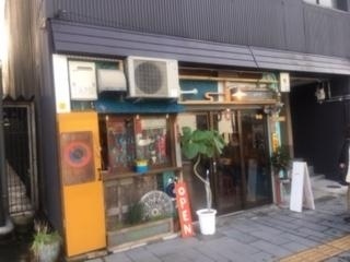 富山市の中央通りにある、”ほとり座”という単館映画の上映施設にて”影ふみ”という山崎まさよしさん主演の映画を観にいった。上映が終わったのが昼すぎだったので、ランチに行こうと近くにある”スズキ―マ”というカレーショップに行くことにした。