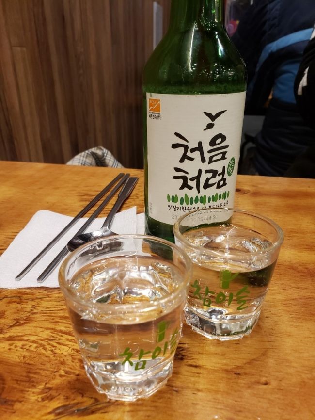 いつもの観劇旅行の予定が、<br />推しくんのケガで予定変更<br /><br />妹Aとの食べ歩きになりました<br />夜に合流してサムギョプサル→<br />カフェ→生レバー→かき氷<br />といっぱい食べました。<br /><br />往 路:KE722 KIX09:30-11:25ICN<br />復 路:OZ116 ICN19:20-21:05KIX<br />宿 泊:ヨンビンホテル<br />観 劇:『ファンタスティックコンサート』<br />費 用:約1.9万円