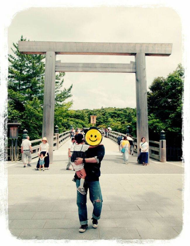 ダンナが永年勤続で<br />リフレッシュ休暇をいただいたので<br /><br />私も有休をいただき<br />出産前に最後の親子3人旅に行って来ました♫<br /><br /><br /><br />本当だったら<br />グアムあたりに行きたかったけど<br /><br />私:妊娠22週以降は海外旅行保険に入れない<br />長女:持病(喘息)持ちだから海外旅行保険に懸念あり<br /><br />海外はリスキーすぎて行けるワケもなく…(´;Д;`)<br /><br /><br /><br />無難に沖縄か北海道<br />あ。金沢もいいな~♫なんて思ってたら<br /><br />『伊勢神宮に安産詣は?』<br /><br />いつもは『どこでもいい』しか言わないダンナが<br />今回に限って口を出してきた(言い方。笑)<br /><br /><br /><br />全く余計なことを(˘・з・˘)<br /><br /><br /><br />でもさ。<br /><br />今回はあくまでも<br />ダンナの頑張りで得たリフレッシュ休暇だし<br /><br />安産祈願だなんて<br />赤ちゃんと私のことを考えてくれてのことだし<br /><br />さすがの私も<br />無下に却下することはデキず…<br /><br /><br /><br />ダンナの希望を尊重し<br />うなぎと松阪牛を条件に(笑)<br />今回は伊勢神宮へ行くことに!!<br /><br /><br /><br />ついでに名古屋に寄るとしても<br />せっかく1週間以上お休みがあるので<br /><br />『義実家も行きたい♪』<br /><br />と早速お義母さんにTEL(笑)<br /><br /><br /><br />OK!をもらい<br />リフレッシュ休暇の予定が決まったのでした。
