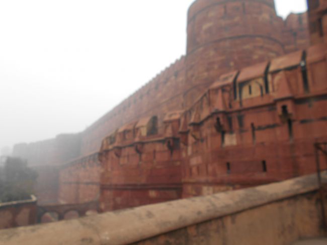 ○○ピクスツアー参加 弾丸インドの旅<br />インドって興味あるけど、ちょっと・・・って思ってる人多いと思います。<br />私もそうでした。<br />そこで、ちょこっとインドに触れてみるにはちょうどいいツアーを見つけたので友達誘って行っちゃいました!<br />1日目成田~デリー<br />2日目デリー観光~ジャイプール<br />3日目ジャイプール観光~アグラ<br />4日目アグラ観光~デリー 出国<br />5日目~成田