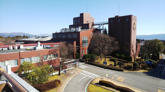 本日、神奈中観光大型バスで静岡県御殿場のキリンディスティラリーの工場見学に来ています。まずはウィスキーの製造工程や工場案内のプロジェクションマッピングを視てそして工場見学、最後に楽しみの試飲をしました。また3階の展望台からの富士山が、今日はとても綺麗でした。