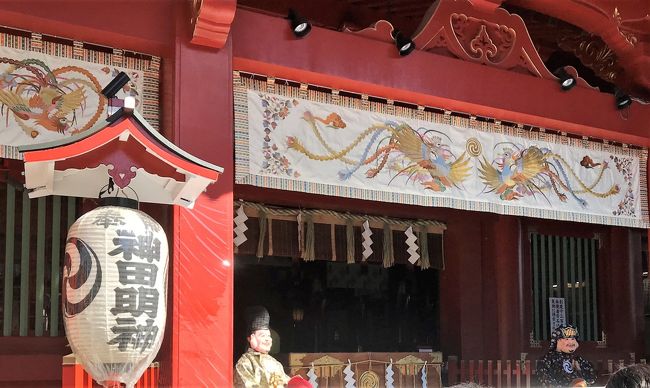 細々ながら30年以上続いている俳句の会。<br />メンバーの高齢化に伴って、ご自身の身体的なことやご家族の介護などで、人数が徐々に減少し、存続の危機(笑)もありましたが、幸いなことに、昨年になってほんの少し息を吹き返して、今年へとつながることが出来ました。<br />ということで、令和2年の初句会は神田明神で1時間ほど吟行をして、近くのファミリーレストランで句会と相成りました。<br />*画像はすべてスマホ画像ですので、画質のことはご容赦くださいませ。<br /><br /> (2020.2.5 記)<br />