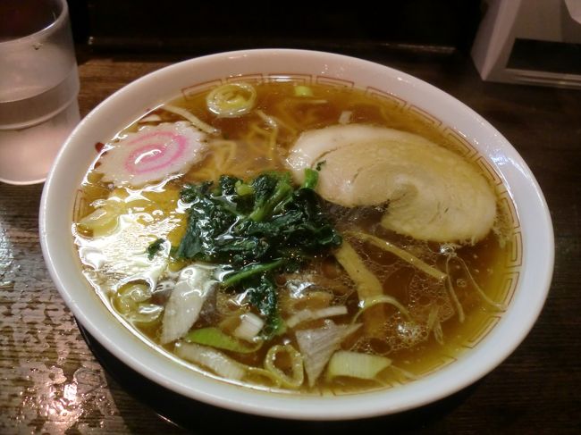 新宿はあらゆるラーメン店が集まる最激戦区ですが、エリアが広いため、東口、西口、南口、三丁目などにばらけています。ところが、最近急速に実力派ラーメン店が集まるのが西口小滝橋エリアです。