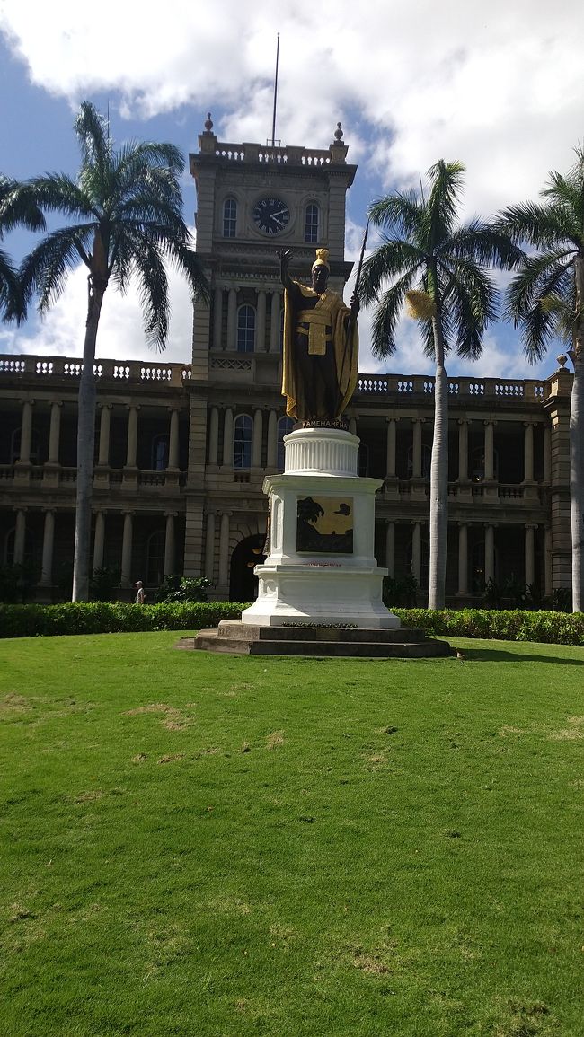2020年最初の旅行は愛しのHawaii~(*^^)v<br />義理の姉より「ハワイに行きたいけど一緒に行ってもらえないか?」と<br />お願いされました。<br />すでに2020年の私たち夫婦のハワイ旅は決まっていたので<br />そこで一緒にと提案しましたが姉夫婦との予定が合わず急遽1月末に行ってきました。<br /><br />姉夫婦は初めてのハワイなのでツアーで行くことにしました。<br />3泊でしたがツアー特典を大いに利用して弾丸ハワイを楽しんで<br />きました(^O^)/