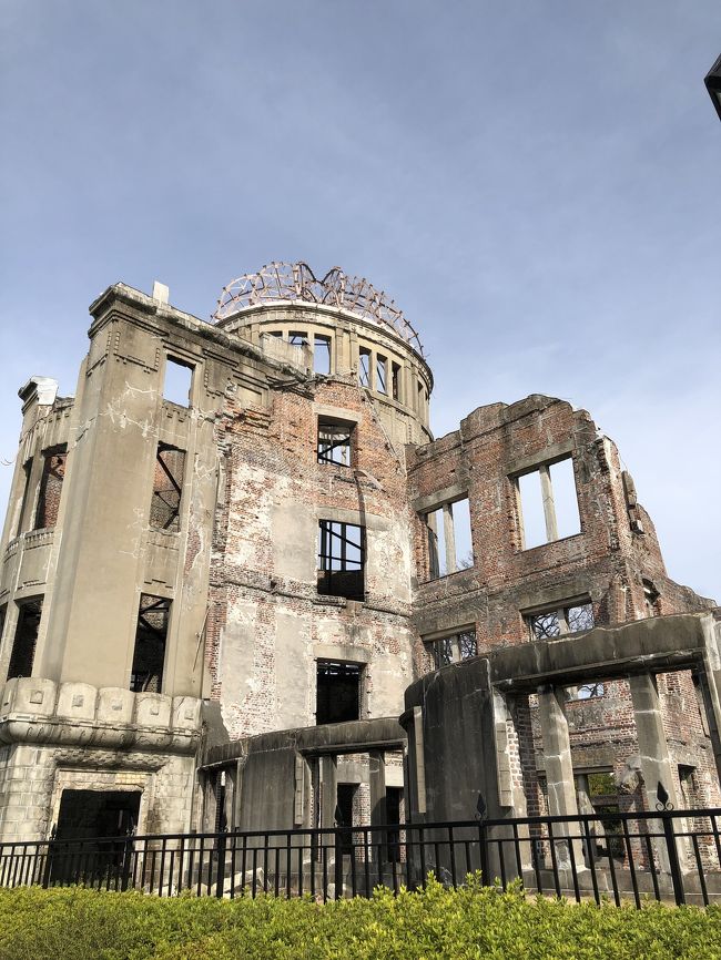 広島へ行ってきました♪<br /><br />私は20年ほど前、尾道に行ったことがあったのですが<br />原爆ドームや宮島は行ったことがなく・・・<br /><br />広島行ってみたいね!!って事になり^^<br />1泊2日のショートトリップしてまいりました。<br /><br />広島は広いなぁ~<br />西へ東へ?レンタカー様、あざーす!<br /><br />宿泊はマリオットプラチナステイタスを堪能すべく「シェラトングランデ広島」<br /><br />鹿さんに癒されたり、原爆ドームでは涙したり・・・<br /><br />アラフィフ夫婦の珍道中です♪