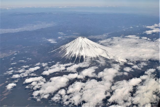 一部の写真がUmrah旅行記として投稿済みなんですが、この景色をなるべくたくさんの方に見ていただきたく、別掲載します。<br />Emiratesで1日に帰国した後（17時すぎ、帰りは所要9時間、行きは13時間でした）。新幹線では帰宅が遅くなるので、１泊してNRT発NGO行のJALで帰りました。その機上からです。