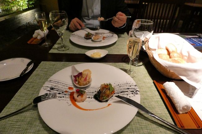 この日の夕食は東急ハーヴェストクラブ箱根甲子園で唯一のレストランのThe Dining四季彩で頂きます。<br /><br />当初、グランドブッフェを予約していましたが、変な流行り病が広がりだしたので、洋食のコース料理に変更しました。