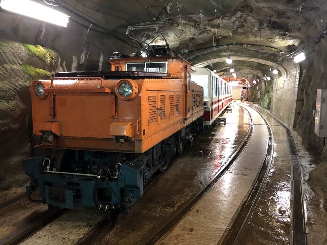 欅平駅より関電の工事用区域に入り、竪坑エレベーターで行く特別のツアーです。