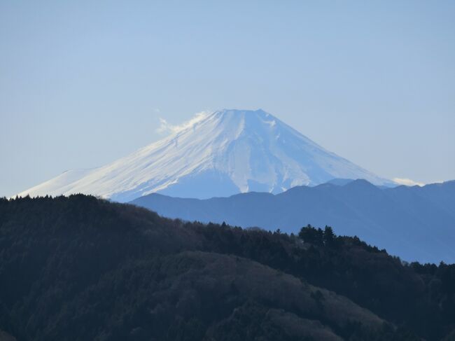 八王子城跡にハイキングに行ってきました。100名城のひとつですが、山城なので本丸跡まで行くにはハイキングの装備が必要です。天気が良くて、富士山や新宿のビル群が綺麗に見えました!<br /><br />参考:大人の遠足BOOK 日帰り山あるきベスト130関東周辺