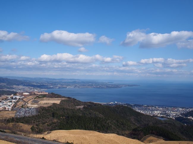 2019年度の長期休暇は九州へ！<br />ちょうど１月下旬から２月上旬まで長崎でランタンフェスティバルが開催されるので、それに合わせてスケジュールを組むことに。<br />九州で未踏なのは熊本と大分と宮崎なのですが、熊本は阿蘇に行ってみたいので緑の時期がいいかなーと思い、今回は長崎・大分・宮崎に行くことにしました。<br /><br />温泉県・大分で有名なのは由布院と別府。<br />湯布院はお洒落な温泉街、別府は昔ながらの温泉街というイメージです。<br />女子旅に人気なのは湯布院のようですが、「温泉好きだったら別府のほうがお勧めですよ」と会社の後輩が言っていたので「大分に旅行する時は別府にしよう」と決めていました。<br /><br />本編は旅２日目・大分県鉄輪温泉の巻でございます。<br /><br />＜往路・飛行機＞<br />ANA3751便（ANA公式HPより予約）9890円（ｽｰﾊﾟｰﾊﾞﾘｭｰ75M）<br />羽田空港 7：25 → 宮崎空港 9：15　<br />＜復路・飛行機＞<br />ANA666便　13190円（ｽｰﾊﾟｰﾊﾞﾘｭｰ75L）<br />長崎空港 14：05 → 羽田空港 15：35<br /><br />&lt;宮崎 → 別府＞<br />高速バス・パシフィックライナー 2570円（WEB割）<br />山形屋前 6：33 →  別府駅前 10：32<br />&lt;別府 → 長崎＞<br />高速バス・サンライト号 4720円<br />鉄輪口 10：38 → 長崎駅前 13：57<br /><br /><br />＜宿泊＞<br />宮崎；エアラインホテル　素泊り1人1泊・税込4600円（楽天トラベルより予約）<br />大分；別府明礬温泉 御宿ゑびす屋　素泊り1人1泊・税込11000円+入湯税250円（じゃらんより予約）<br />長崎；ホテルウィングポート長崎　素泊り1人1泊・税込6160円（楽天トラベルより予約）<br />長崎；雲仙荘　朝食付1人1泊・税込7700円のところポイントを使って6000円＋入湯税150円（楽天トラベルより予約）