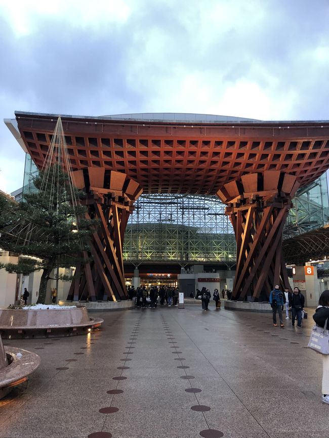 天気が不安定で大変でしたが、金沢へ弾丸旅行で行ってきました。<br />準備不足で後悔しながらも、楽しい旅行になり満足!今年は弾丸旅行を、たくさん計画しいと思います。