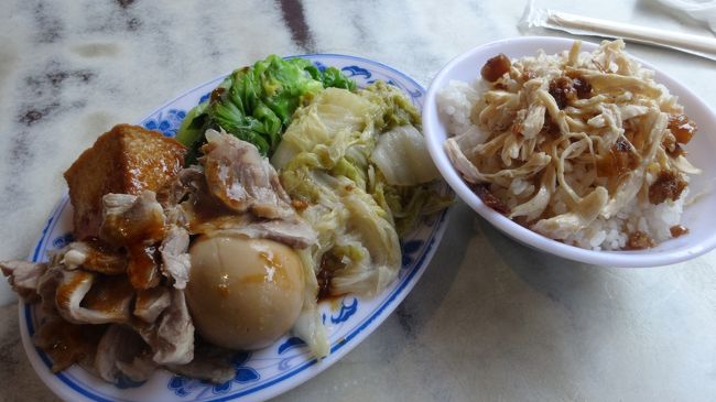 初日、ホテルチェックイン後そばにあった有名な胡椒餅を食べ永楽市場まで足を延ばし孤独のグルメで有名な五郎スペシャルを堪能。夜はニンシャイエスー(夜市)でカキオムレツと蛤のスープを久し振りに食べました。二日目はバスで野柳に向かい将来無くなってしまうと言われるクイーンズヘッドを見学。その後淡水までバスで戻りB級グルメをいくつか。夜は臨江街夜市で小籠包やトマト飴。3日目は台鐵に乗り瑞芳駅乗り換えで平渓と十扮へ行き天灯上げを体験。その後、台北市内に戻りカルフール重慶店でお土産の買い出し。夜はホテル近くのローカル店で牛肉雲?や排骨(豚肉のから揚げ)などの夕食。最終日は朝から双連市場に出向き世紀豆漿大王にて鹹豆漿、蛋餅、冰豆漿などを頂きました。天気には恵まれませんでしたが概ね目的は達成し充実した旅行になりました。