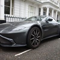 London(3.5) Aston Martin のとまる高級住宅街を歩く。T.S. Eliot も住んでいました。