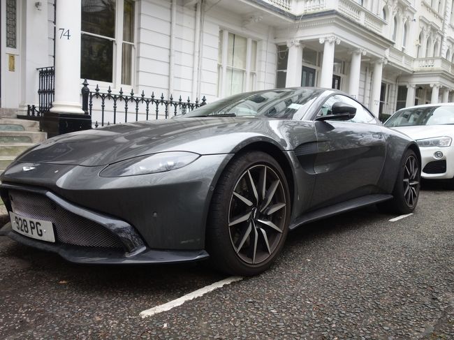 London(3.5) Aston Martin のとまる高級住宅街を歩く。T.S. Eliot も住んでいました。