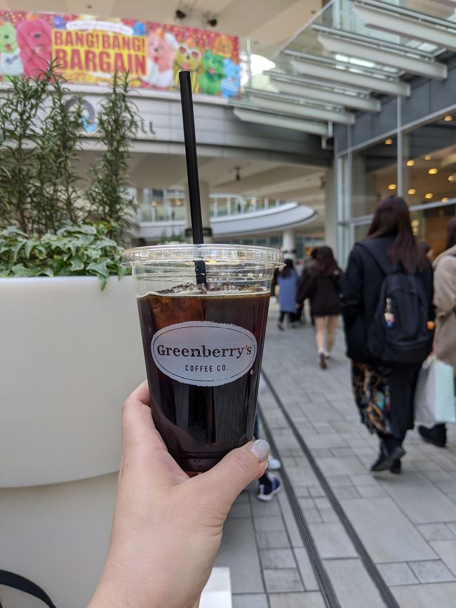 ANAプレミアムクラスで札幌から関空に行き、大阪に一泊したときの記録です<br /><br />チェックインまでに時間があったので大阪の街を観光し、新大阪駅近くのアパホテルに宿泊しました<br /><br />1月3日とお正月でしたが、シングルルームで一泊5,800円程度でした。