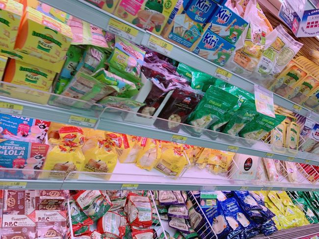 ニュースを見るたびに心がザワザワします。<br />いったいいつ終息するの?<br />とにかく大好きなイタリアや世界が<br />コロナウイルスに打ち勝ち<br />早く元気なってほしいと祈るばかりです。<br /><br />まだこんな未来を予想しなかった<br />2019年の大晦日の旅行記です。<br />↓<br /><br />年末からミラノを拠点に<br />1か月間のイタリア旅へ行ってきました。<br /><br />5日目のこの日は大晦日です。<br />日中は明日のパーティに向けてスーパーへ買い出し。<br />夜は劇場へ行きます。<br />昨年のミュージカル「メリーポピンズ」のカウントダウンが楽しかったので<br />https://ssl.4travel.jp/tcs/t/editalbum/edit/11454215/<br /><br />今年もカウントダウンは快適な劇場だな。<br />ということで渡航前から調べるも<br />目ぼしいものがなく。。。<br /><br />コレくらいかなとチケットを取ったはいいが。<br /><br />そんなこんなで2019年最終日です。<br />
