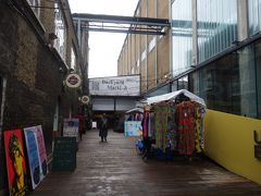 London(5.4) Backyard Market は屋内のマーケット。おしゃれで、品がある。