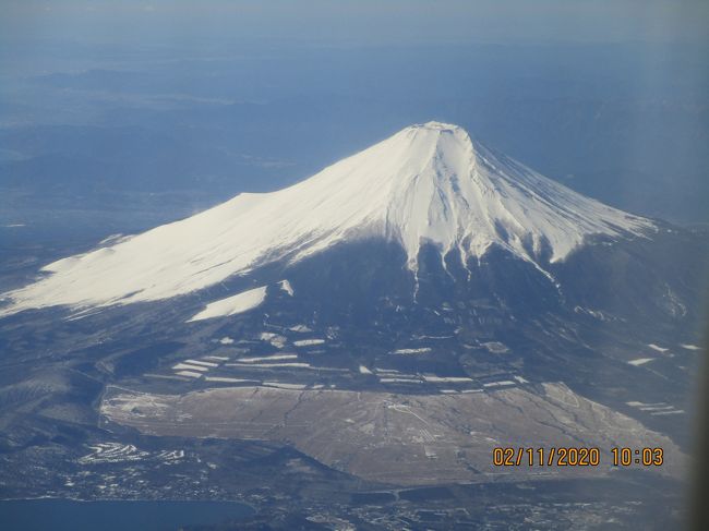 広島を「慰霊」と観光とグルメでの訪れは初めてです。昭和、平成、令和と1945年から2020年までの平和が続く75年。その間には、何度も広島を訪れていますが、慰霊と観光とグルメを兼ねて、目的にして来たのは今回が初めてです。この度も(旅も)祈りました。涙は出ませんでした。<br />「原爆ドーム」・「平和記念公園」・「広島城」・「広島東照宮」・「新世界」と廻りました。小雨の天候でしたので全部を歩くつもりが「バス」で廻ることにしました。「広島交通」の一日市内周遊券「めいぷるーぷ」号がありました。一日乗り放題で400円の安さです。コースは3コースありまして乗り放題です。ホテルから無料のシャトルバスで「JR広島駅」へ。駅前から「めいぷるーぷ」号でスタートして「広島城」へ。午前11時から午後の17時まで一日中を乗りました。<br /><br />表紙はやはり日本一の「富士の山」です。今回もきれいに撮れました。<br /> 写真の手前は自衛隊の御殿場練習場です。<br /> ご参考・・・航空機の搭乗座席・西方面はA席です。<br /> コースに寄って AorK を取ります。<br /><br /><br /><br /> <br /><br />