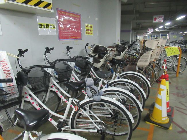 2009年以来(と思ったら、徳島出張の乗り換えってのが一度ありました)の高松市。<br />前回ドーミーイン高松探検に行った時に、レンタサイクルの制度を見つけて、ずいぶんと恩恵に預かりました。<br />https://4travel.jp/travelogue/10314724<br />旅行初日は晴天予報だったので、1日借りてあちこち回ろうかなあ、と思っていたら不測の事態発生。<br />観光は放り投げ、グーグルマップさんに翻弄されて高松市内を走り回ることになったのでした。<br />とはいえ、それができたのも、レンタサイクル様様なのでした。<br /><br />高松市に来るたびにお世話になってる、高松市レンタサイクルの一時利用<br />http://takamatsu-parking.com/for_use_onetime_rider_2017/