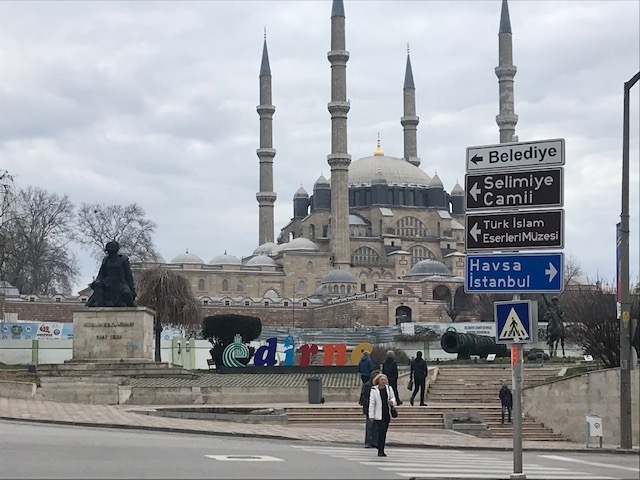 イスタンブールからバスでエディルネへ。 世界遺産のセリミエジャーミィが有名。