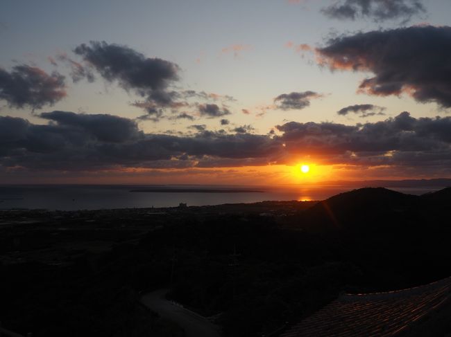 竹富島から石垣島に帰ってきました。バンナ公園に行って高台から夕日を眺め、沖縄料理の晩ごはんとしましょう。<br /><br />2020/03/20投稿