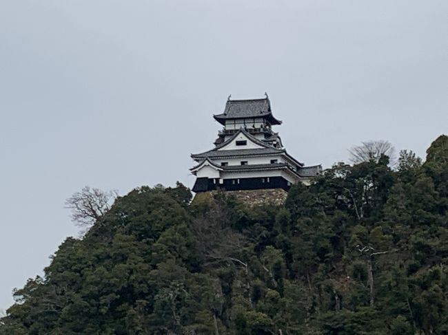 国宝・犬山城に行ったので、犬山の街をジョギング。駅を出発して、橋を渡って岐阜県と愛知県を行ったり来たりできるって北海道育ちの自分には不思議な感覚。