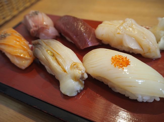 「スシローも旨いけど、本格的な握りの寿司も食べたいよね」<br />「じゃ、小樽でも行ってみる?雪まつり終了直後なら千歳便も空いてるんじゃね?」<br />「日帰り行ってみっか、帰りに札幌にも寄ってみよう!」<br /><br />ということで、急遽決めた弾丸小樽。<br />札幌には寄れませんでしたが、十分に楽しめました。<br /><br /><br />ホッピーパパ記<br /><br /><br />