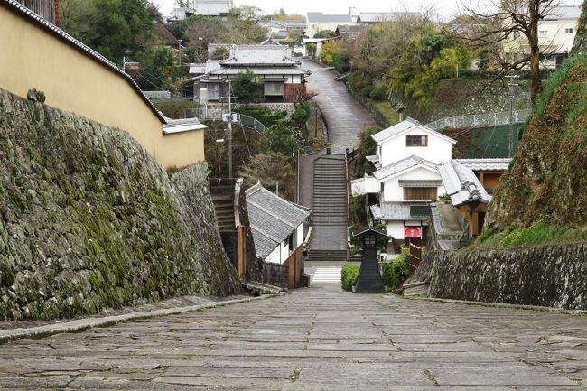 令和2(2020)年になり、4連休がとれることになったため、旅に行こうと思い立ちました。昨年は一度も飛行機に乗れなかったので、いつものJALの「どこかにマイル」を使うことにしました。<br /><br />北九州・高松・徳島・山口宇部の中から選ばれたのは、「北九州空港」でした。<br />北九州空港を起点に、隣の大分県内を観光した4日間の旅の記録です。<br />3日目は、杵築から国東半島内部をめぐって豊後高田へ。4日目はあいにくの天気で予定を変更して道の駅をめぐり、帰宅の途につきました。