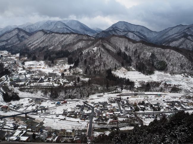 樹氷が見たくて、往復とも高速バスで山形蔵王へ。<br /><br />樹氷のライトアップを見たあとは、山形駅へ向かう。<br />一度行ってみたいと思っていた山寺、山形駅から意外と近くて、行ってみることにした。<br /><br />1015段の石段を上ると、水墨画のような絶景が！！<br />でも、下りはめっちゃ危険だった・・・時々、悲鳴が聞こえたし、転んでる人も見た。私も下りで2回転んだし。<br /><br />［１日目］<br />バスタ新宿 集合<br />［２日目］<br />（高速バス）バスタ新宿 00:05 → 蔵王温泉 07:20<br />☆ZAOセンタープラザ<br />☆山口餅屋<br />☆上湯共同浴場<br />☆下湯共同浴場<br />☆川原湯共同浴場<br />（蔵王ロープウェイ）蔵王山麓駅855m → 樹氷高原駅1331m → 地蔵山頂駅1661m<br />☆樹氷まつり<br />（蔵王ロープウェイ）地蔵山頂駅1661m → 樹氷高原駅1331m → 蔵王山麓駅855m<br />☆ろばた（ジンギスカン）<br />☆ZAOセンタープラザ（泊）<br />［３日目］<br />☆山口餅屋<br />（バス）蔵王温泉バスターミナル 11:20 → 山形駅東口 12:05<br />（電車）山形 12:56 → 山寺 13:15<br />★宝珠山立石寺<br />★COZAB GELATO<br />（電車）山寺 16:01 → 山形 16:25<br />★平田牧場 ホテルメトロポリタン山形店<br />★STARBUCKS COFFEE<br />（高速バス）山形駅東口 23:15 → <br />［４日目］<br />→ バスタ新宿 06:17<br />エリア 蔵王温泉(山形) 