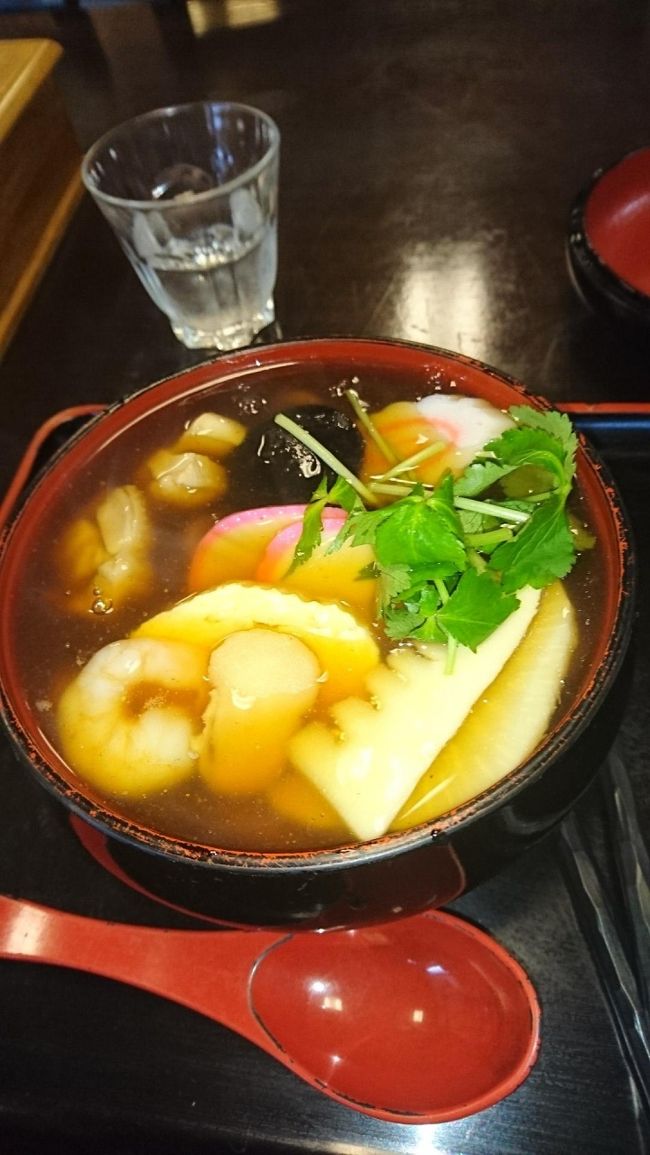 山形県で麺といえば、県内各地にあるご当地ラーメン・肉ソバなどのそば・鶴岡市の麦切りと全国でもメジャーな麺があります。<br />ところが山形市には地元の人も知らないマイナーな麺、「志っぽこうどん」（呼び方は「しっぽこうどん」、店によっては「すっぽこうどん」）なるうどんがあります。<br /><br />①冬季間のみ提供されるうどん。<br />②山形県内では山形市にしか無い。<br />③かつては山形市内で多く提供されていたが、現在は私の知る範囲で３店舗し   か扱っていない。<br />④ラーメンやそばに押されてメニューからなくなった。<br /><br />山形市民に「志っぽこうどん」と聞いても「！」「？」。これでは、あまりにも悲しい。<br />冬季間のみにしか提供されないということもあり食べに出かけました。