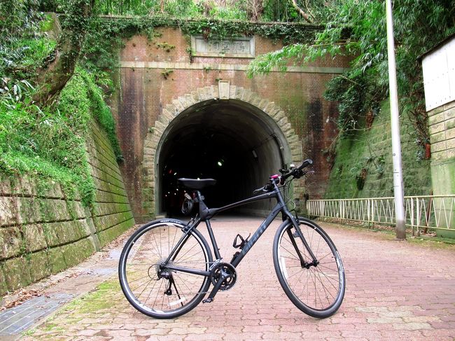 岡山に続き、クロスバイク輪行第2弾・和歌山の海南編。JR黒江駅からクロスバイクで温山荘園、黒江の町並み、藤白神社、善福院、長保寺を巡り、下津駅を目指す旅です。見どころが多く、なかなか面白い全長20kmのコースですが、途中には峠越えもあるので気をつけて走りました。
