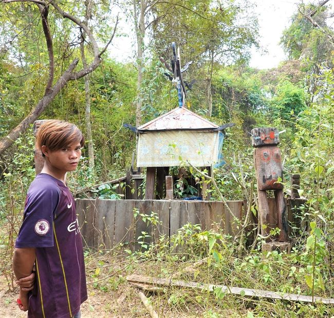 2月8日出国、16日帰国の9日間でカンボジア旅行へ。シェムリアップを起点・終点として、タイ国境近くのプレアヴィヒア遺跡やベトナム・ラオス国境、ラタナキリ州の少数民族の村のほか、川イルカのクラチェ、バンブーブリッジのコンポンチャム、バンブートレインのバッタンバンを周遊しました。<br /><br />