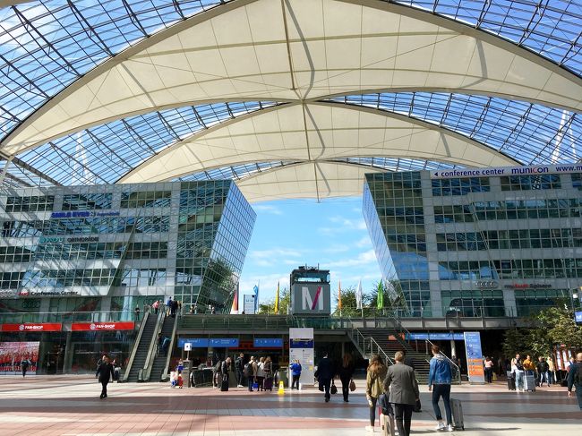 初めてのドイツ、ひとり旅で行ってきました!<br />ツアーを利用せず、自由な旅です。<br />フランクフルト(2泊)→ローテンブルク(1泊)→ミュンヘン(2泊)の3都市をまわりました。<br /><br />飛行機を乗り継ぎ、現地でも都市間の移動があり…とドキドキでしたが、<br />どの都市でも感動しっぱなし、大満足の旅になりました!<br /><br />今日はいよいよ帰国の日。お昼出発の飛行機まで、ミュンヘン空港で最後のドイツを満喫します。