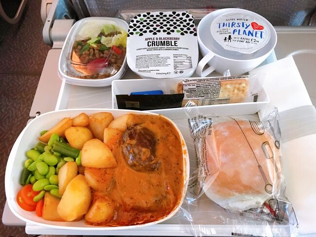 初めてのドイツ、ひとり旅で行ってきました!<br />ツアーを利用せず、自由な旅です。<br />フランクフルト(2泊)→ローテンブルク(1泊)→ミュンヘン(2泊)の3都市をまわりました。<br /><br />飛行機を乗り継ぎ、現地でも都市間の移動があり…とドキドキでしたが、<br />どの都市でも感動しっぱなし、大満足の旅になりました!<br /><br />今回の旅行記は、帰国&お土産編。ミュンヘン国際空港からエミレーツ航空(ドバイ経由)での空路と、厳選したお土産を紹介します。