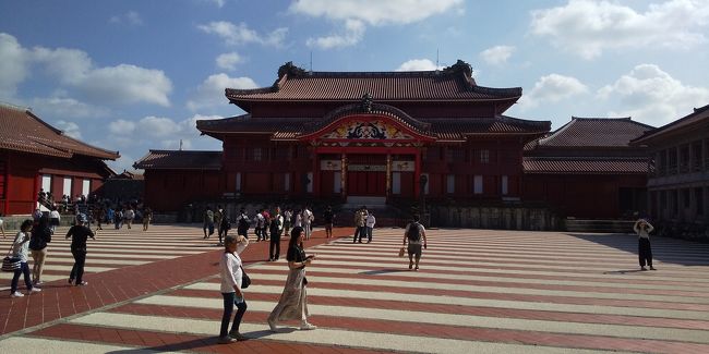 ７月のハワイ旅行で節約したビジネスクラスの追加代金を使って、日本全国45県制覇していますが、まだ行ったことのない沖縄に予備知識なしにとりあえず行ってきました。