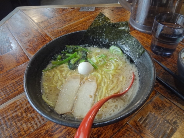 神田駅前にある「お好み焼き CARP」で食事しようと出かけましたが、諸事情で入店できませんでした。お好み焼き「花子」は、営業前でした。<br /> 昼間営業している「源家ラーメン 神田店」で食事しました。<br /><br /> 京急蒲田駅ー品川駅<br /> 品川駅―神田駅 山手線<br /> 神田駅前―東日本橋駅前 都営バス 秋26 東日本橋―浅草橋 都営浅草線<br /> ★台東区に住む CARPファンに 宮崎土産渡す。<br /> 浅草橋ー京急線<br /><br />◇ 表紙写真 源家 ラーメン